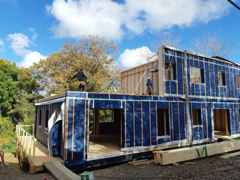 Chantier isolation paille à l’habitat participatif « le manoir des possibles » à Treffendel